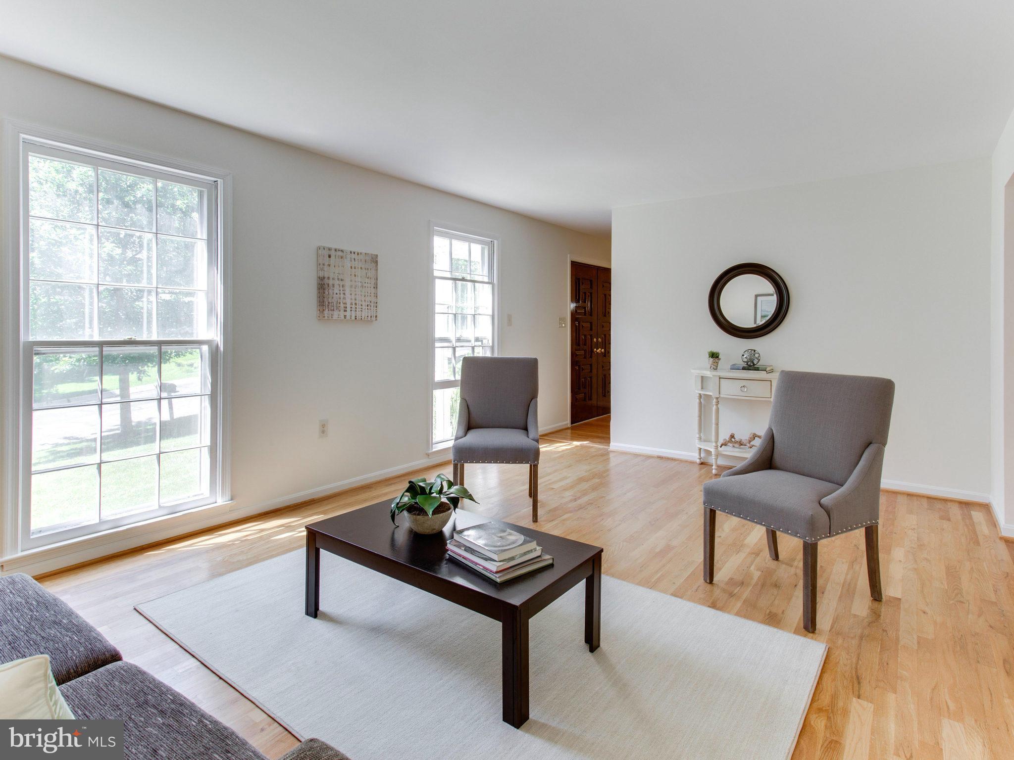 1405 Winding Waye Lane Silver Spring, MD 20902 - Photo 14 of 29 Living Room