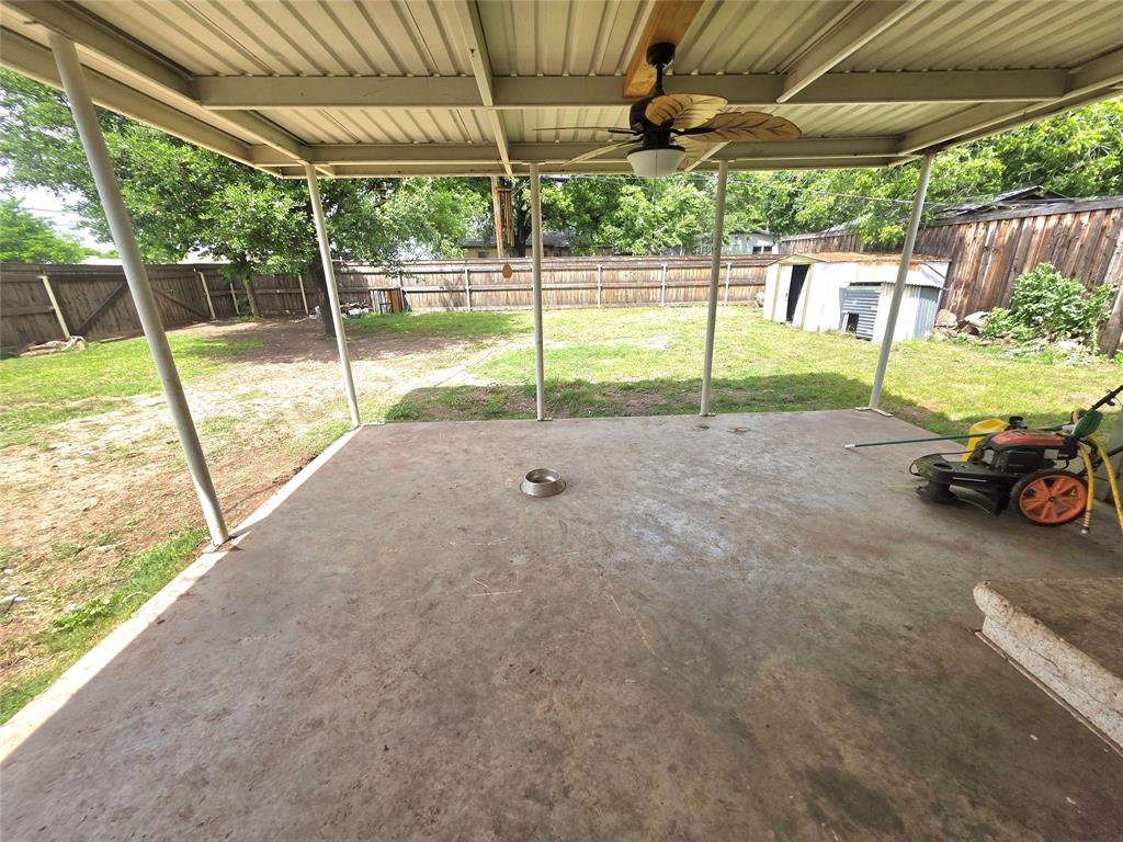 101 Mel Street Winters, TX 79567 - Photo 11 of 29