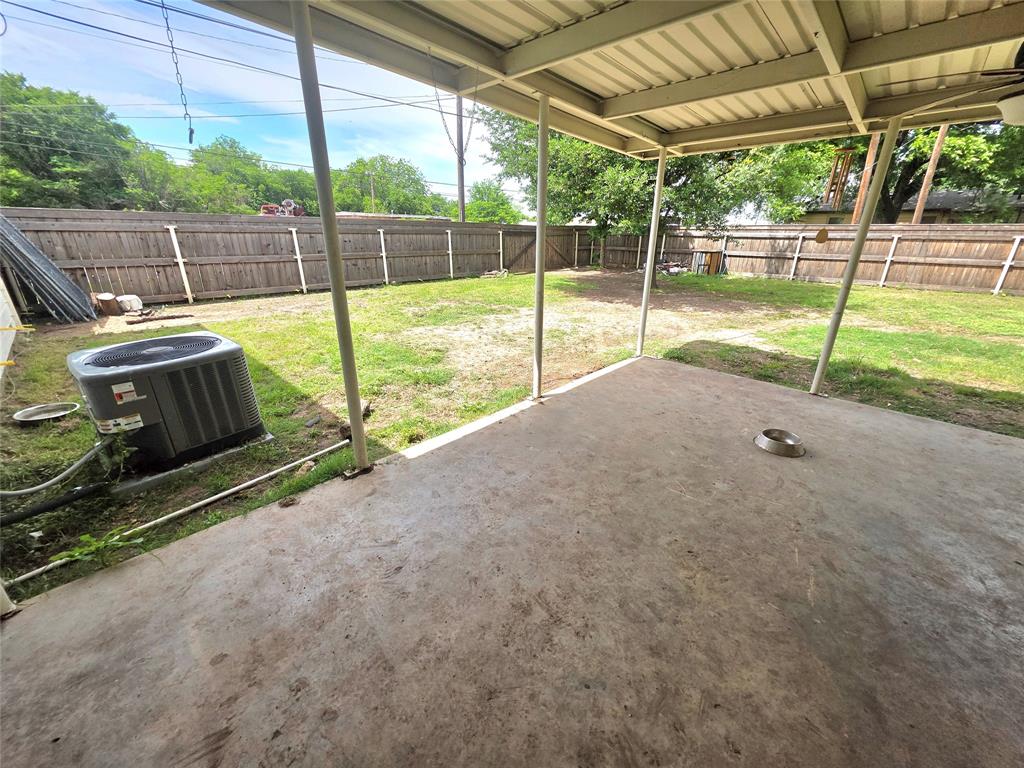 101 Mel Street Winters, TX 79567 - Photo 12 of 29