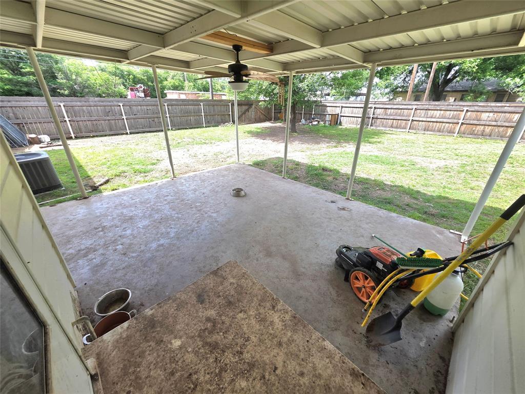 101 Mel Street Winters, TX 79567 - Photo 13 of 29