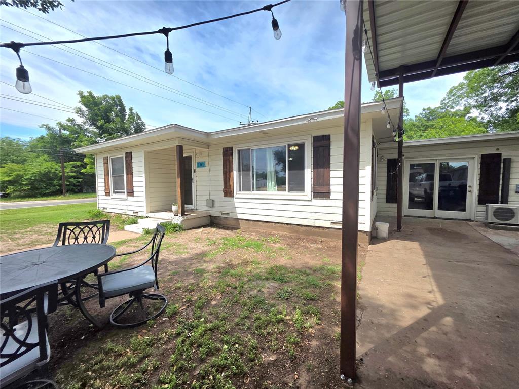 101 Mel Street Winters, TX 79567 - Photo 2 of 29