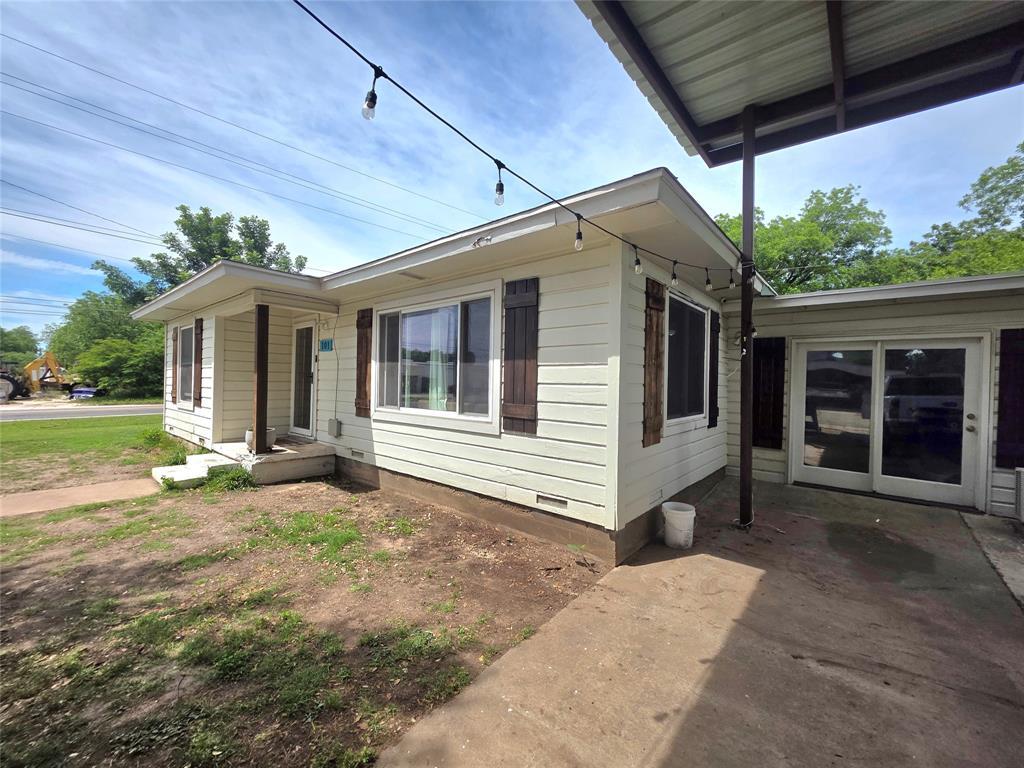 101 Mel Street Winters, TX 79567 - Photo 3 of 29