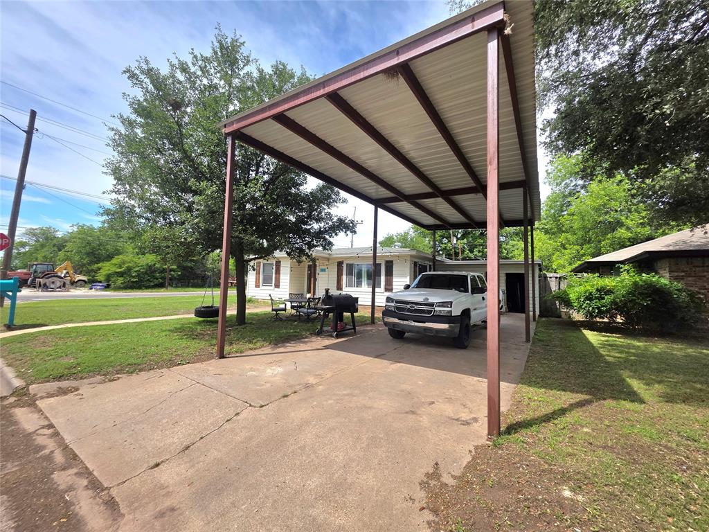 101 Mel Street Winters, TX 79567 - Photo 5 of 29