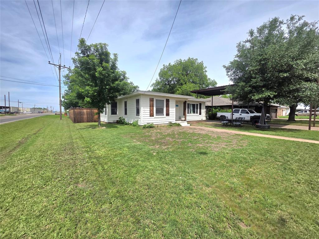 101 Mel Street Winters, TX 79567 - Photo 8 of 29