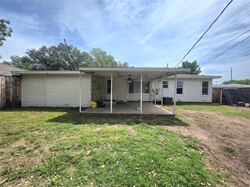 101 Mel Street Winters, TX 79567 - Photo 9 of 29