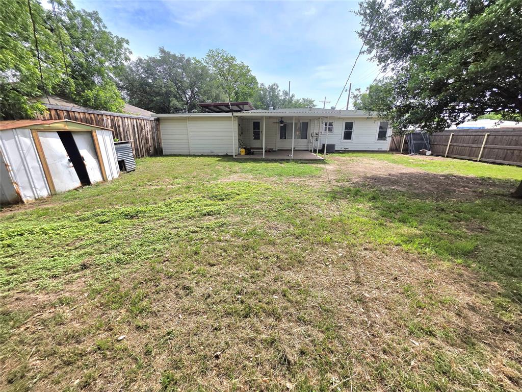 101 Mel Street Winters, TX 79567 - Photo 10 of 29