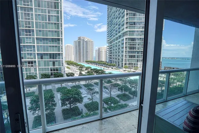 $670,000 | 485 Brickell Avenue, Unit 1701, Miami, FL 33131
