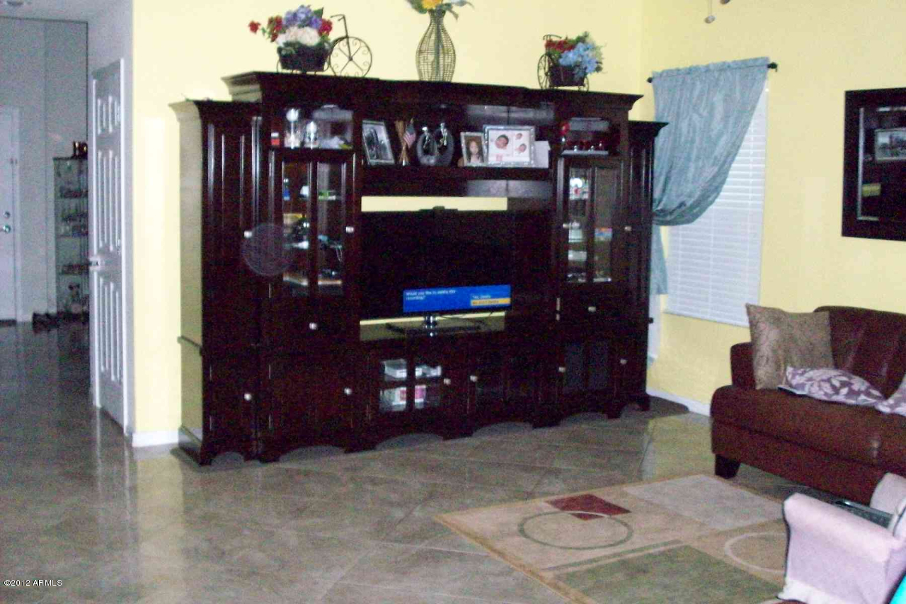 2221 West Davis Road Phoenix, AZ 85023 - Photo 3 of 6 100_0027