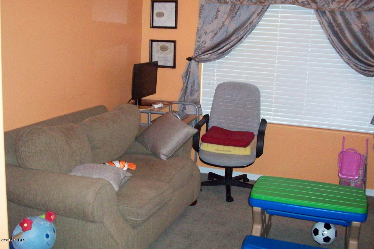 2221 West Davis Road Phoenix, AZ 85023 - Photo 5 of 6 100_0037