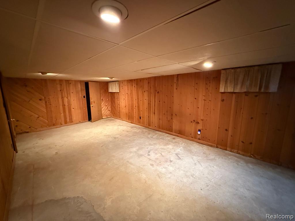 102 North Tuscola Road Bay City, MI 48708 - Photo 17 of 21