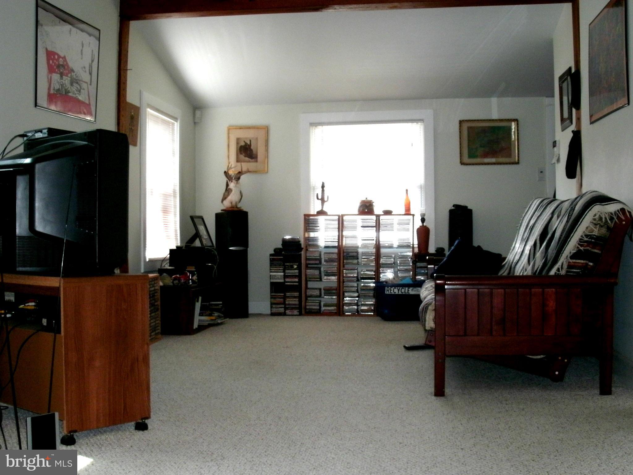 8203 Bon Air Road Baltimore, MD 21234 - Photo 3 of 20 Family Room adjoints Country Kitchen