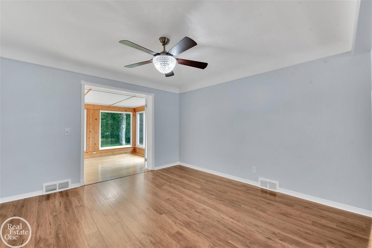 860 Shoreham Road Grosse Pointe Woods, MI 48236 - Photo 6 of 43