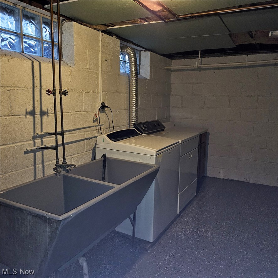 1643 Overbrook Road Cleveland, OH 44124 - Photo 18 of 21 Laundry room with washing machine and dryer