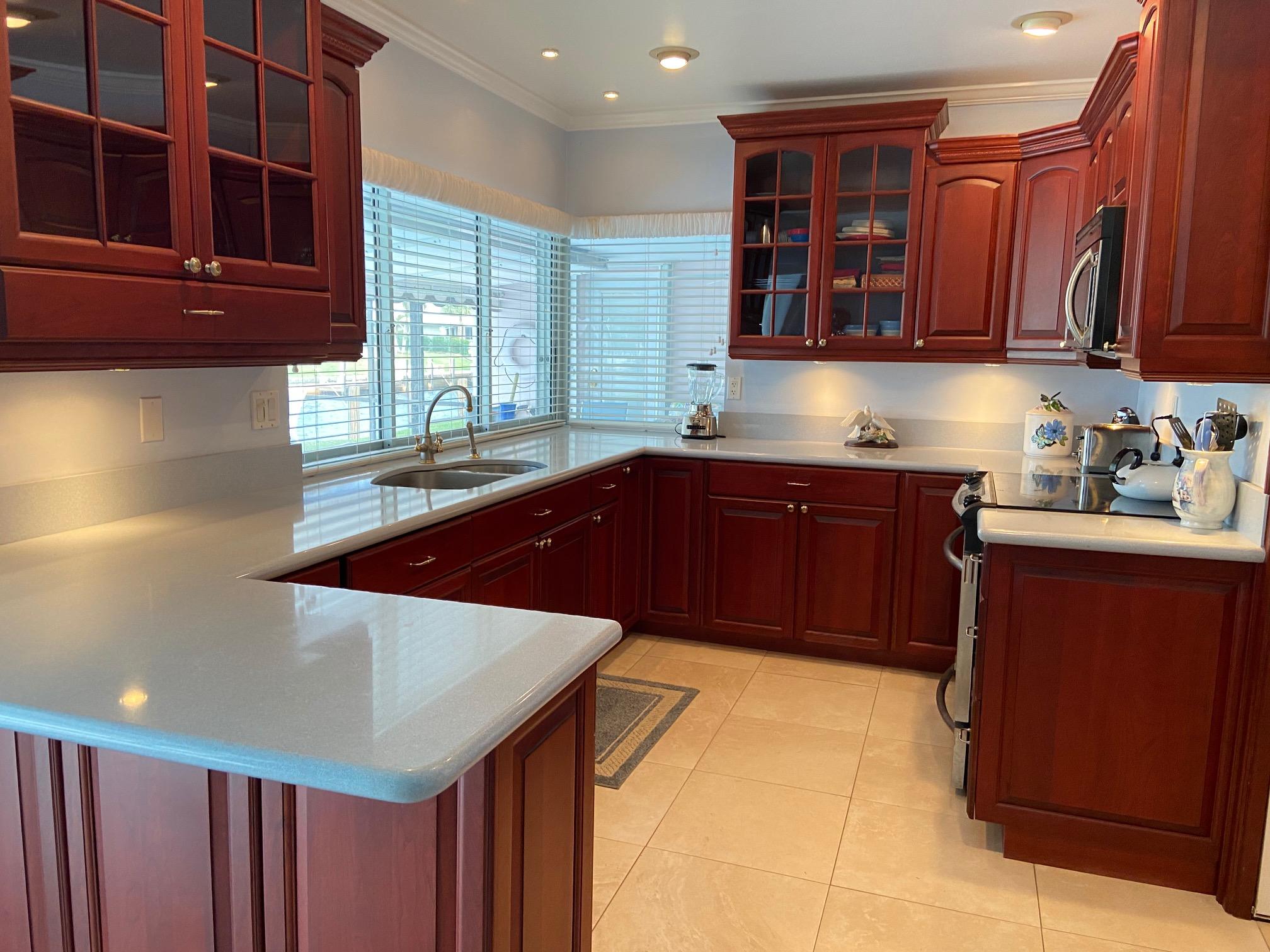 753 Bayberry Terrace Boca Raton, FL 33486 - Photo 17 of 33 Kitchen with breakfast bar