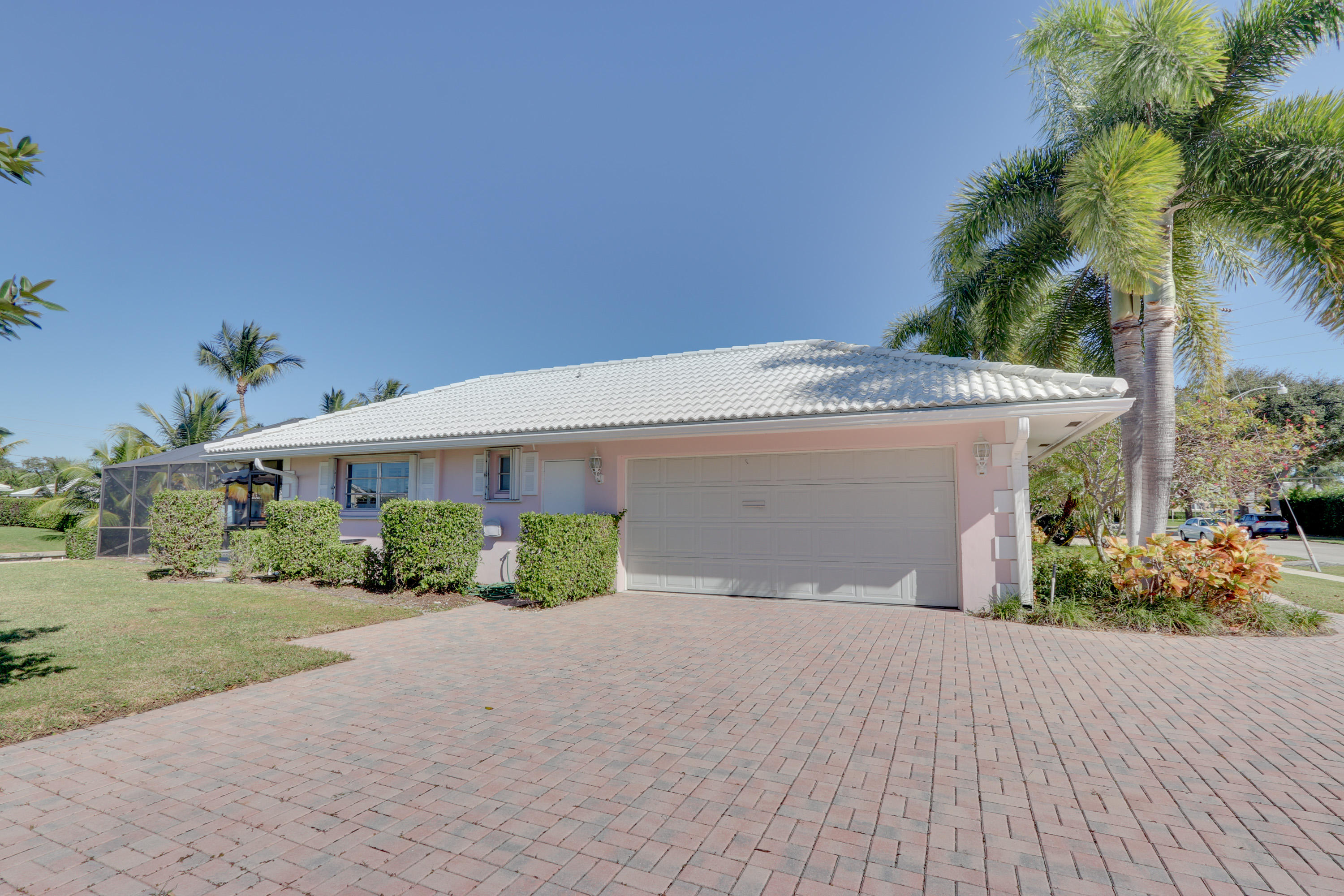 753 Bayberry Terrace Boca Raton, FL 33486 - Photo 6 of 33 Side loading 2 car garage