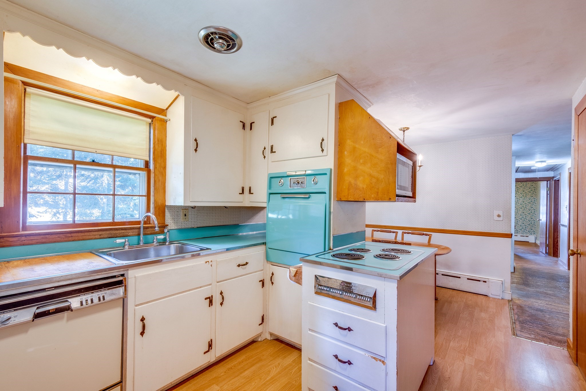 20 Tyler Road Beverly, MA 01915 - Photo 7 of 30 Gallery Image 7
