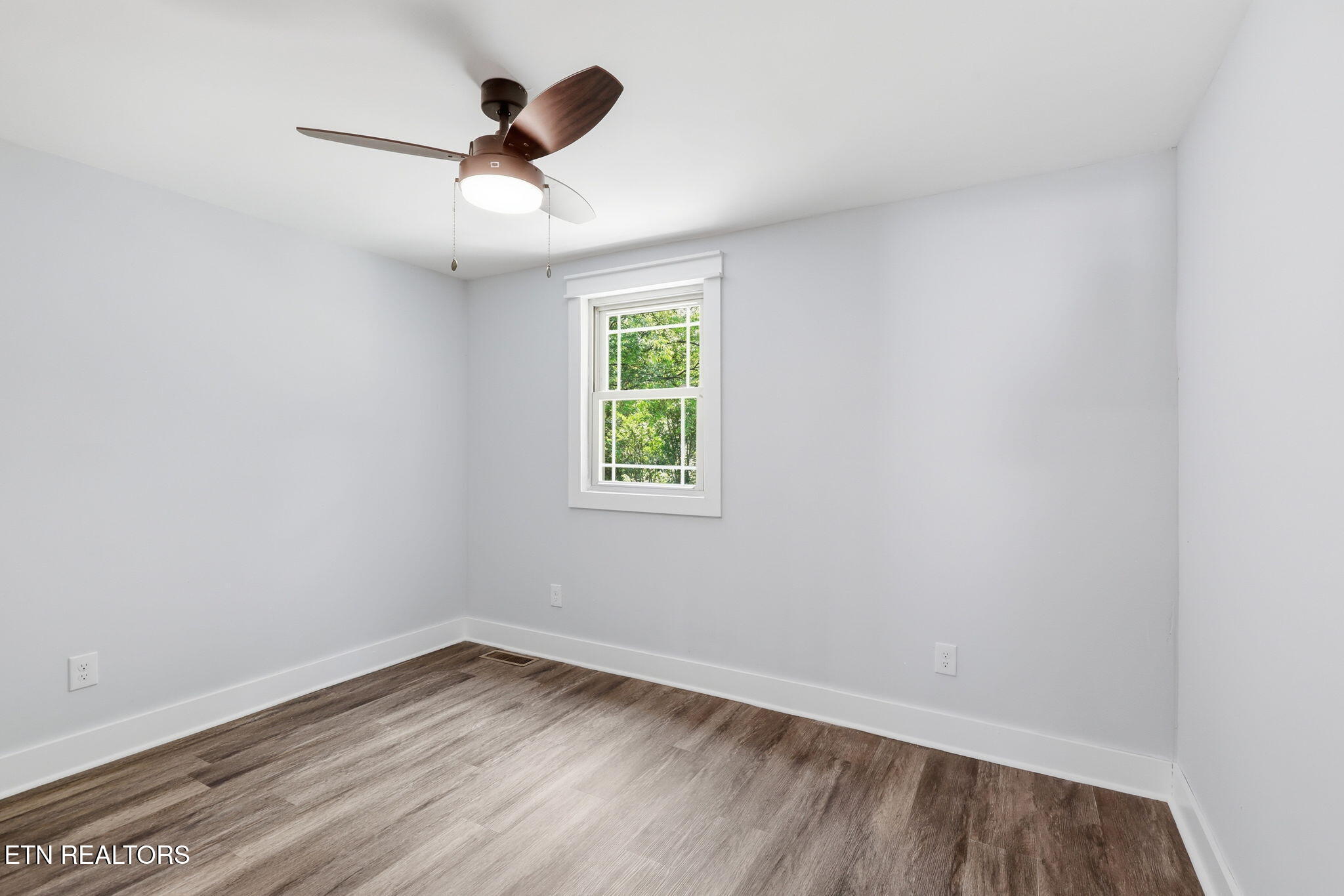 4205 Coster Road Knoxville, TN 37912 - Photo 9 of 37 9-web-or-mls-DZ3A8370