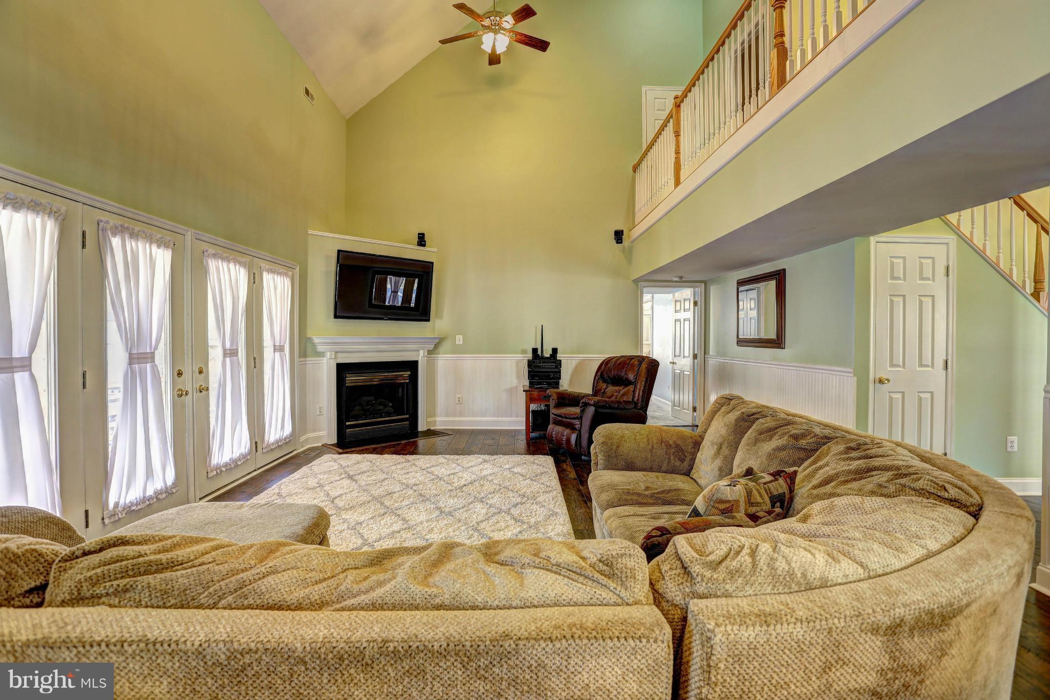 1700 Perry Cove Road Pasadena, MD 21122 - Photo 17 of 30 VAULTED CEILINGS IN FAMILY ROOM