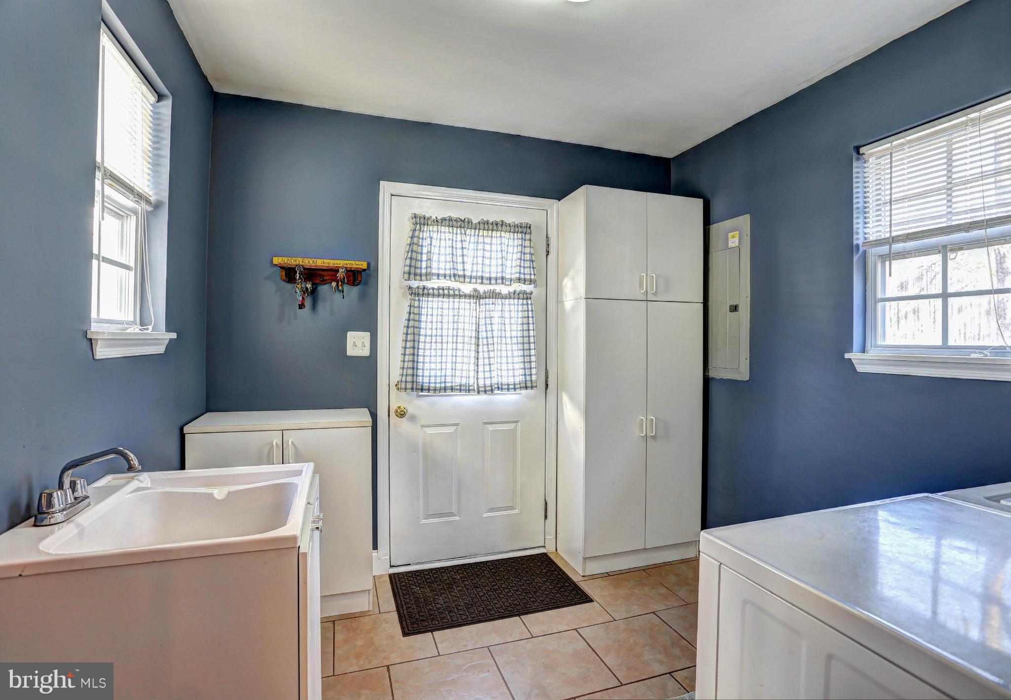 1700 Perry Cove Road Pasadena, MD 21122 - Photo 28 of 30 MUD ROOM / LAUNDRY ROOM