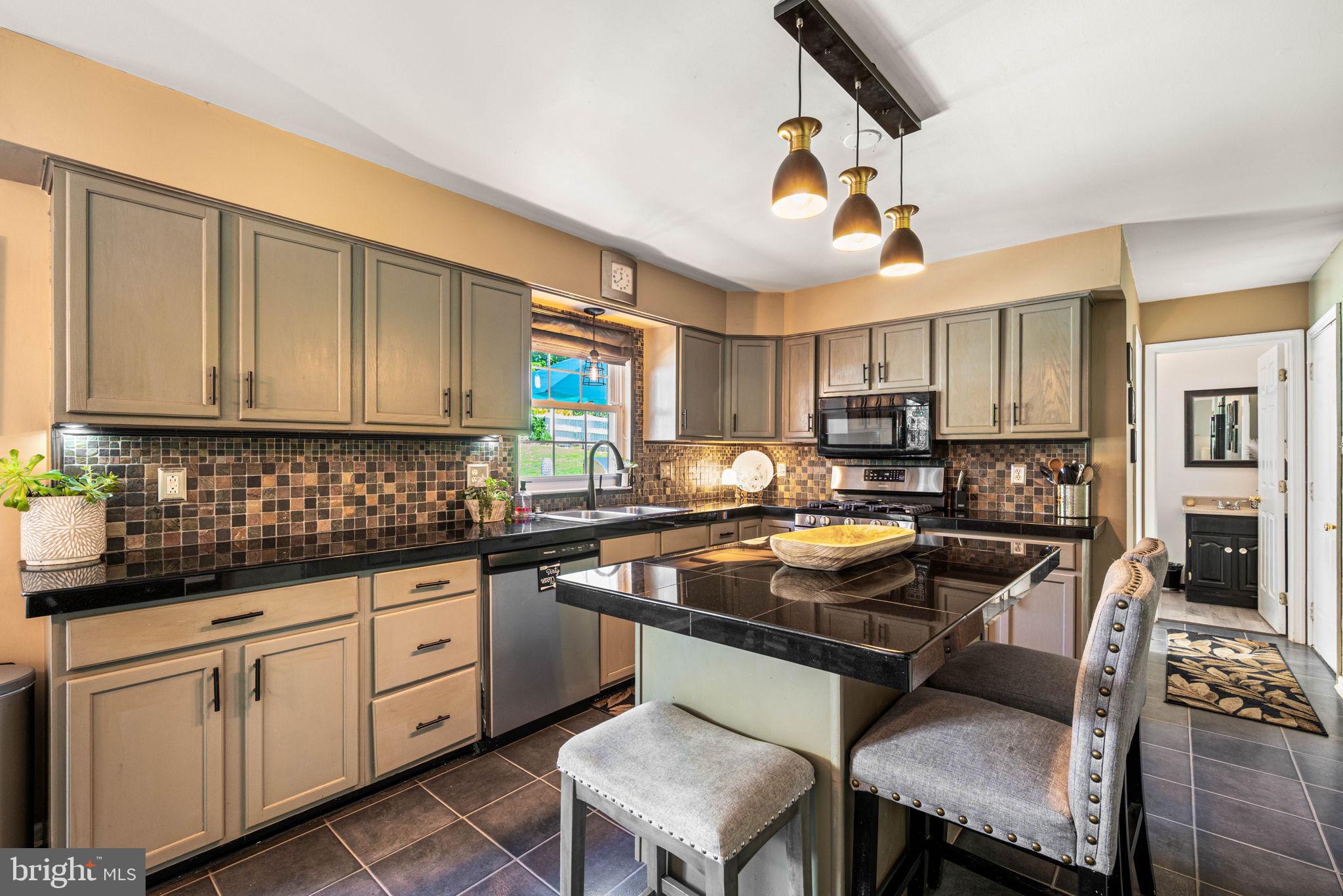 247 Green Tree Road Phoenixville, PA 19460 - Photo 17 of 57 Breakfast Bar