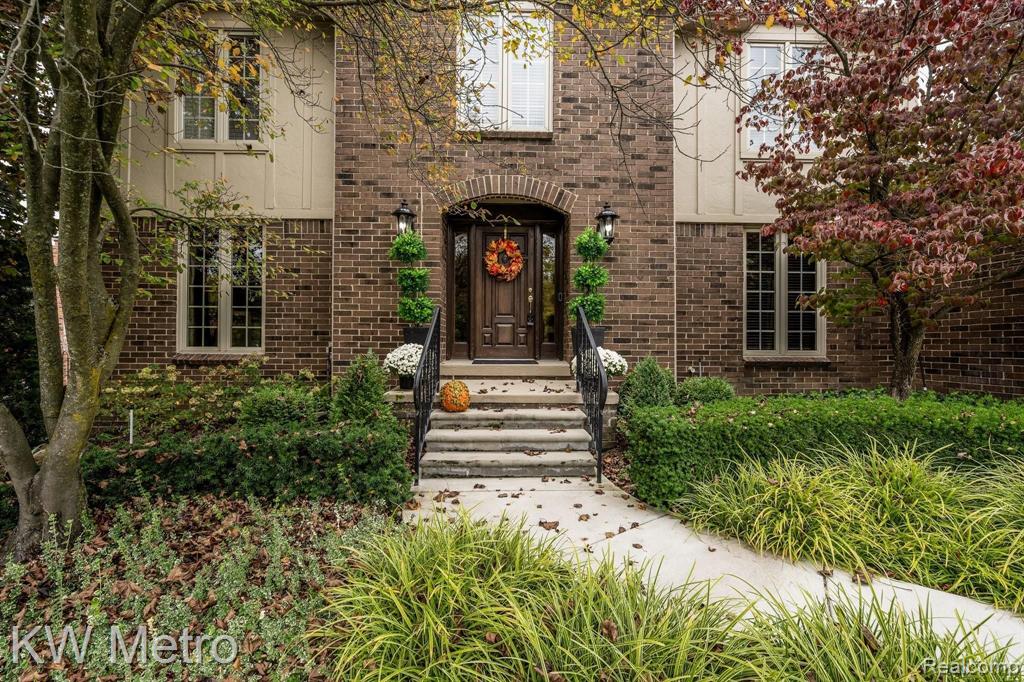 323 Shellbourne Drive Rochester, MI 48309 - Photo 2 of 62