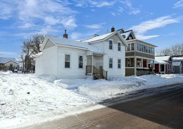$199,900 | 321 East Parkway Avenue, Oshkosh, WI 54901