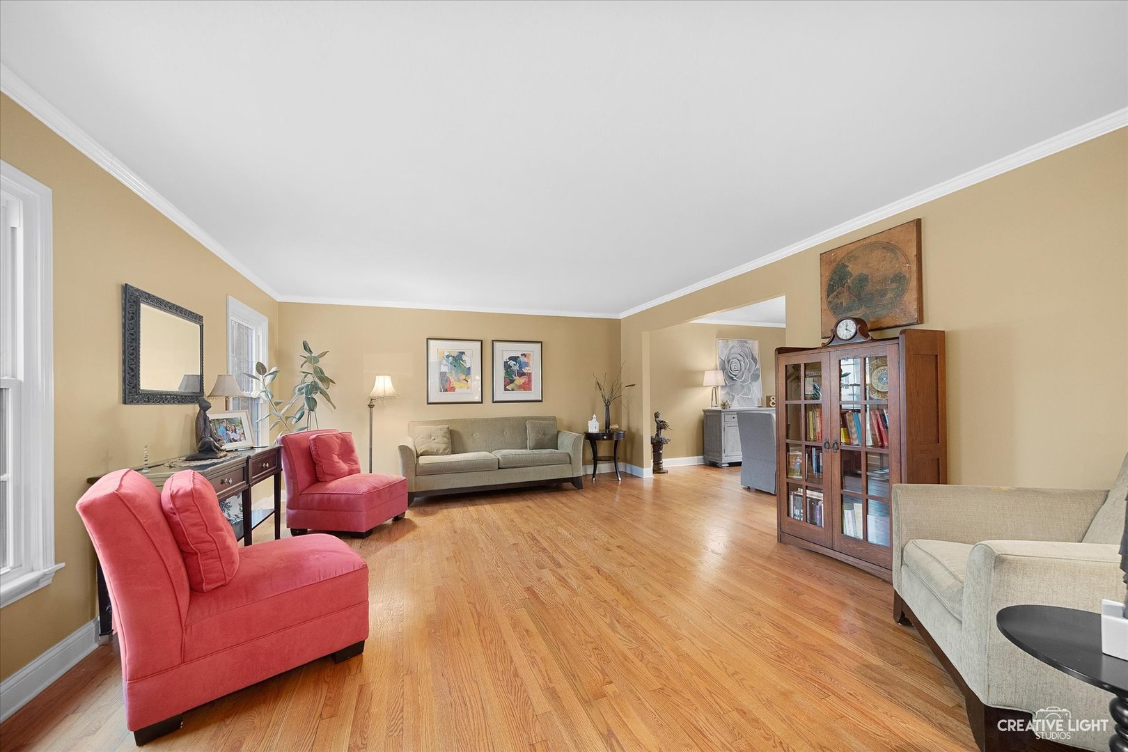 2S541 Seneca Drive Wheaton, IL 60189 - Photo 4 of 28 a living room with furniture and wooden floor