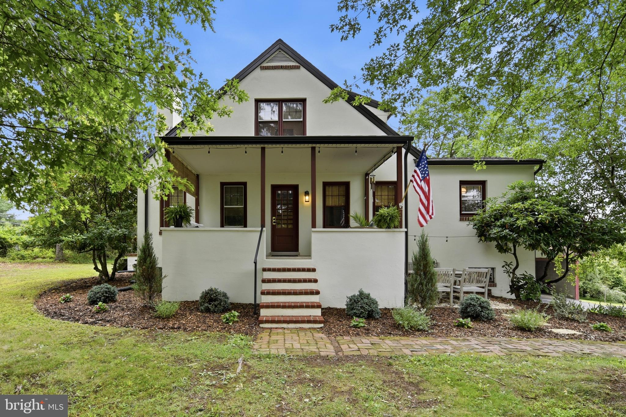 1058 Lenape Road West Chester, PA 19382 - Photo 4 of 41 Front Porch
