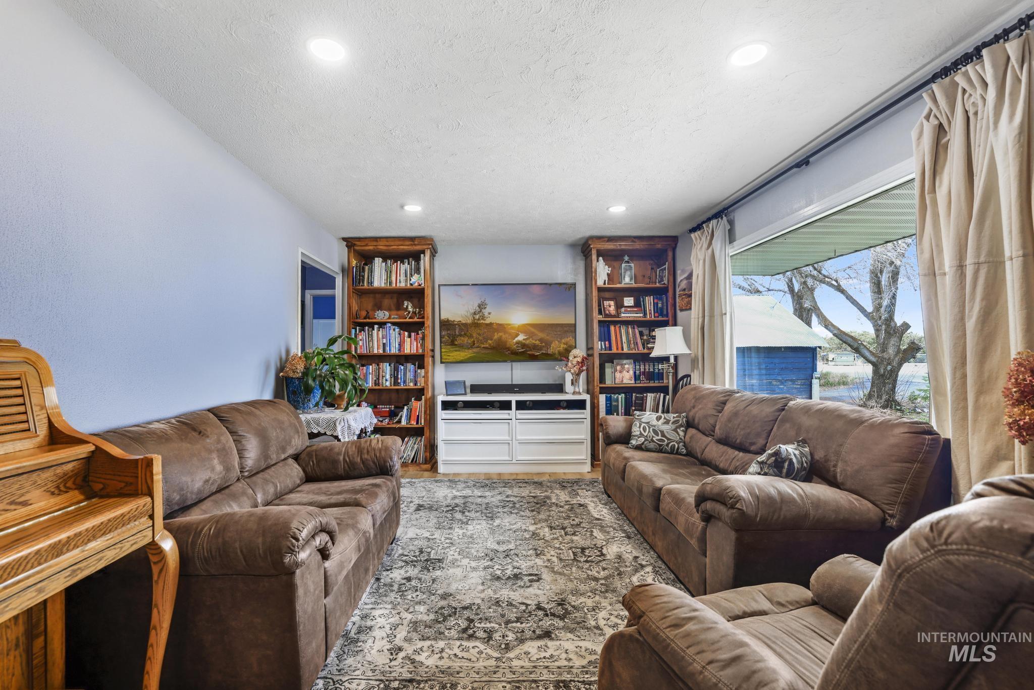 19591 Queen Crown Road Carey, ID 83320 - Photo 4 of 37 Spacious living area featuring recessed lighting and a large window