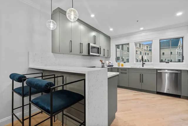 $1,190,000 | 5 Chatham Way, Unit 5A, Watertown, MA 02472