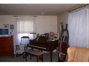 16 Fifield Street Nashua, NH 03060 - Photo 2 of 5 Gallery Image 2