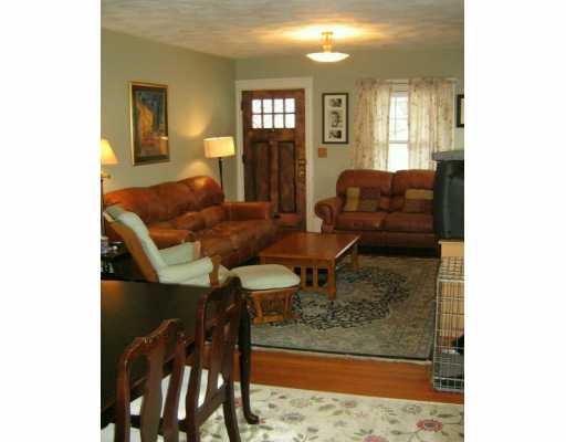 20 Lookoff Road Cranston, RI 02905 - Photo 2 of 8 Living Room.