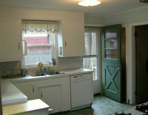 20 Lookoff Road Cranston, RI 02905 - Photo 3 of 8 Kitchen.