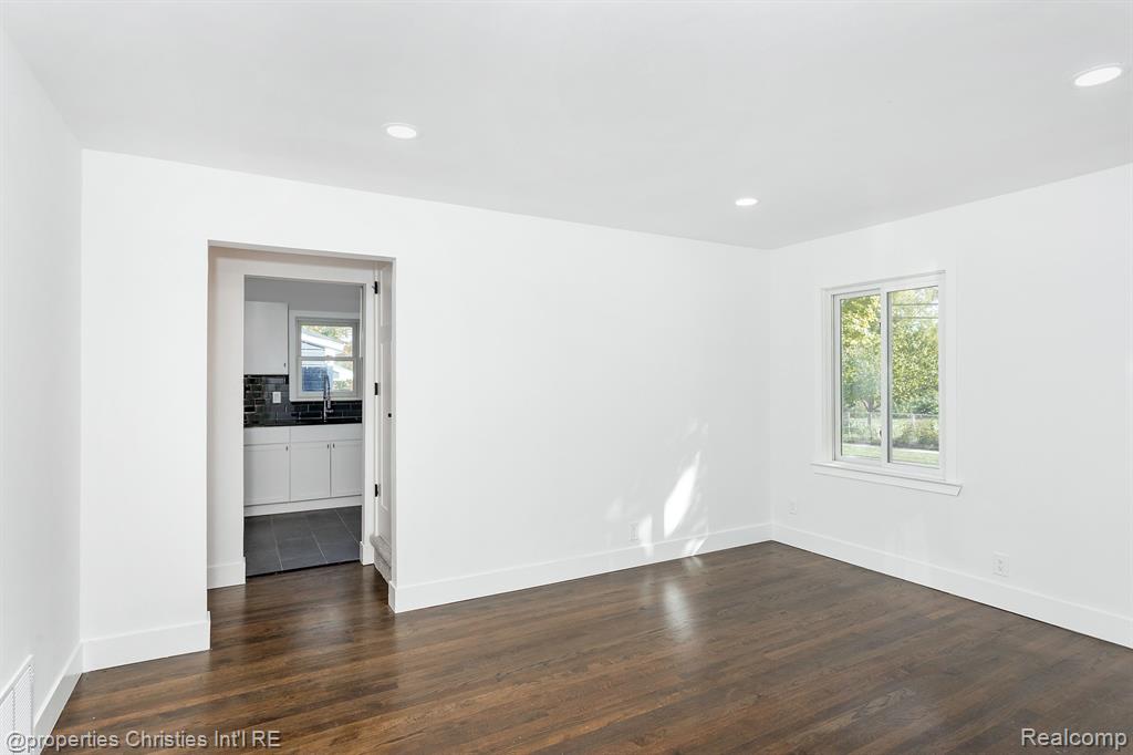 3802 Durham Road Royal Oak, MI 48073 - Photo 6 of 30