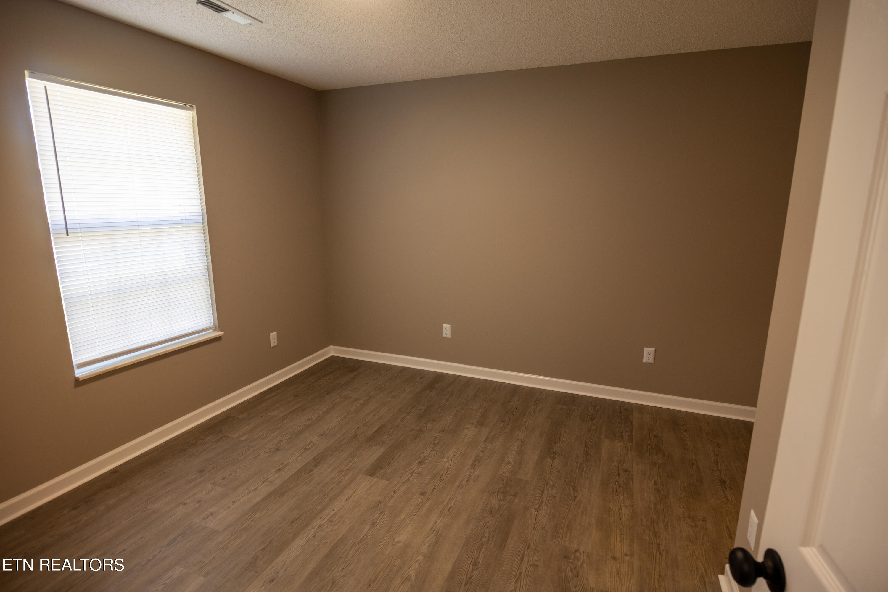 130 Hawthorne Oaks Way Powell, TN 37849 - Photo 11 of 22 IMG_2535-HDR