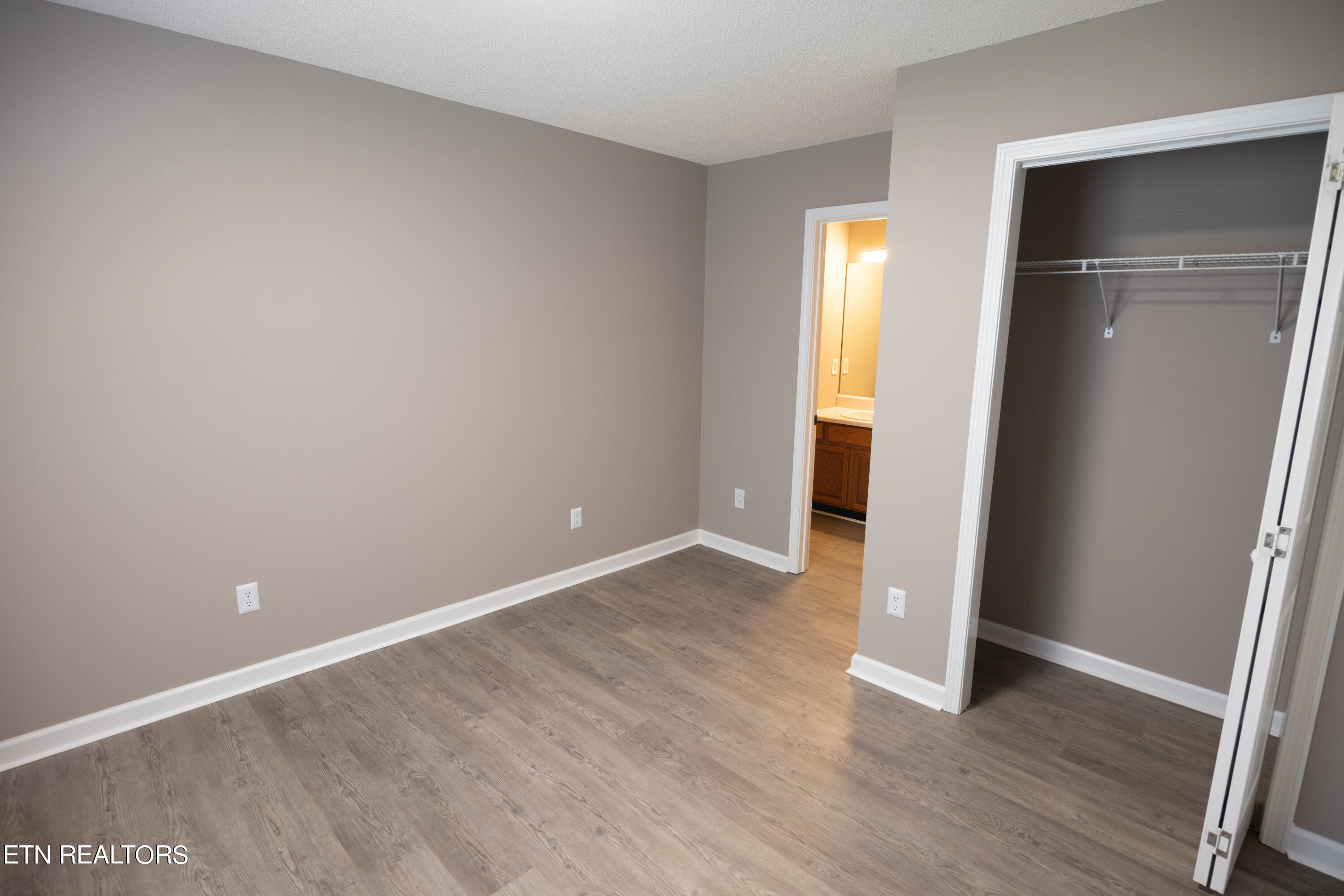 130 Hawthorne Oaks Way Powell, TN 37849 - Photo 12 of 22 IMG_2539