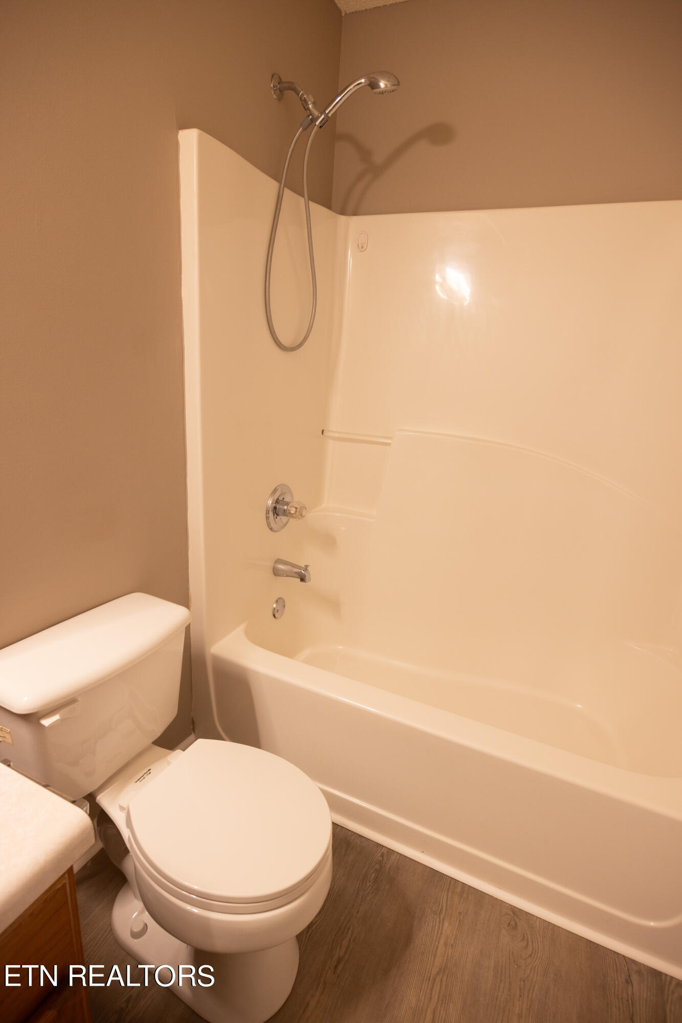 130 Hawthorne Oaks Way Powell, TN 37849 - Photo 15 of 22 IMG_2545