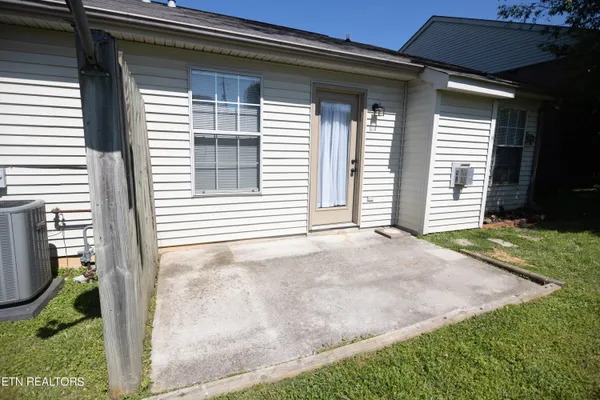 $1,750 | 130 Hawthorne Oaks Way, Powell, TN 37849