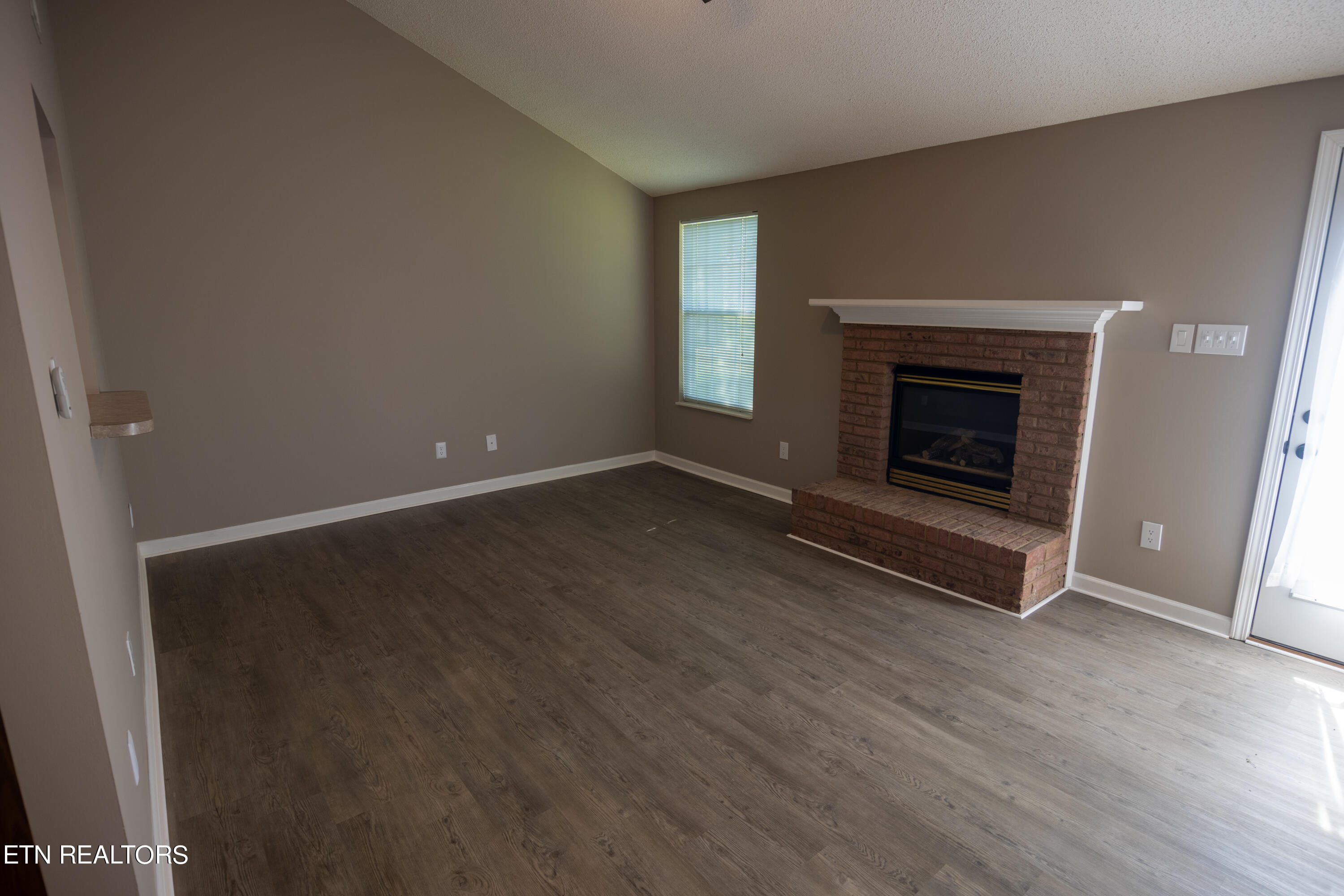 130 Hawthorne Oaks Way Powell, TN 37849 - Photo 5 of 22 IMG_2556-HDR