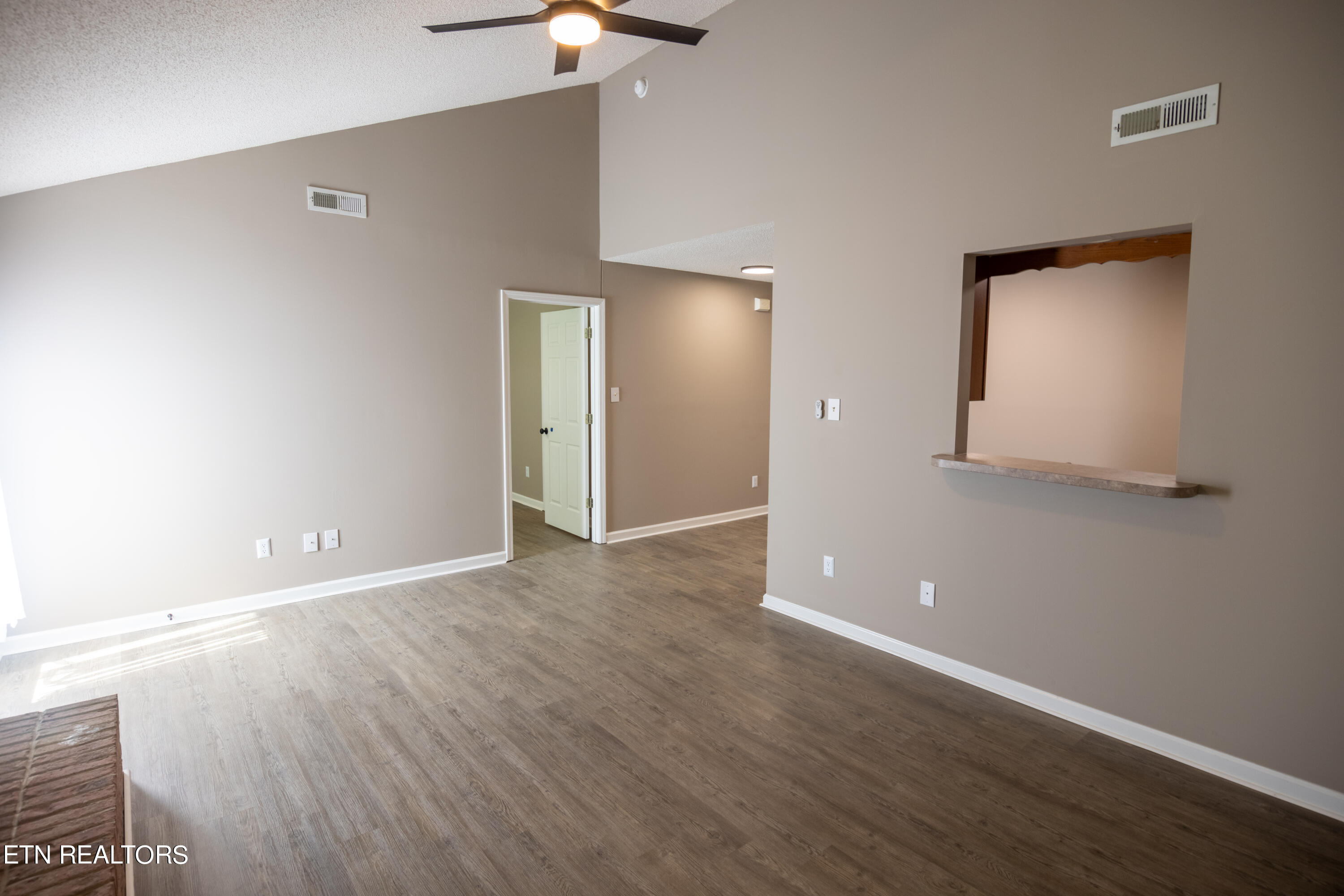 130 Hawthorne Oaks Way Powell, TN 37849 - Photo 6 of 22 IMG_2560-HDR