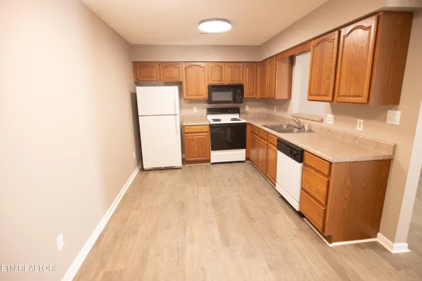 $1,750 | 130 Hawthorne Oaks Way, Powell, TN 37849