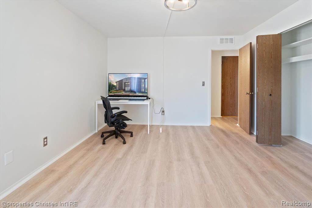 30475 West 14 Mile Road, Unit 95 Farmington Hills, MI 48334 - Photo 11 of 12