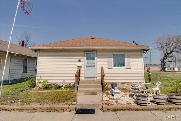 $115,000 | 107 West Cherry Street, Hartford, IL 62048