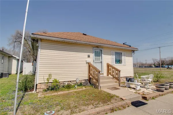 $115,000 | 107 West Cherry Street, Hartford, IL 62048