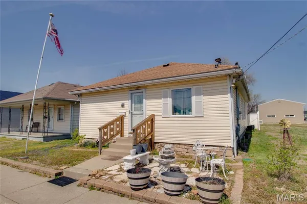 $115,000 | 107 West Cherry Street, Hartford, IL 62048