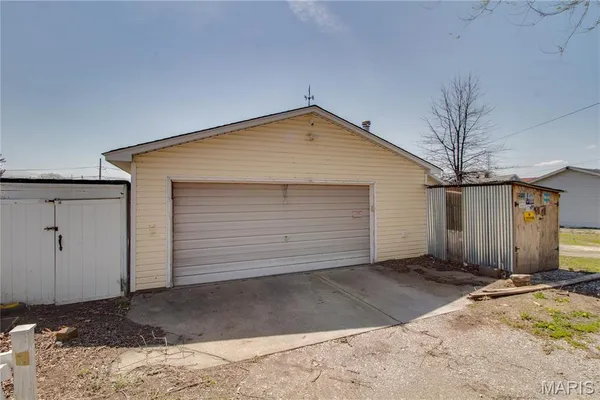 $115,000 | 107 West Cherry Street, Hartford, IL 62048