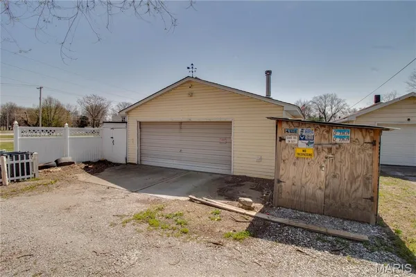 $115,000 | 107 West Cherry Street, Hartford, IL 62048