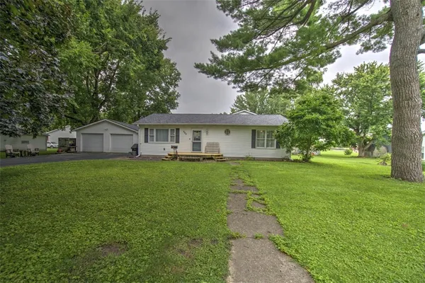 $245,000 | 220 West Madison Street, Moweaqua, IL 62550