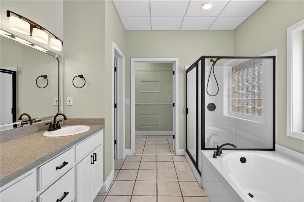 129 Oak Walk Villa Rica, GA 30180 - Photo 59 of 78 a bathroom with a tub a sink and a mirror