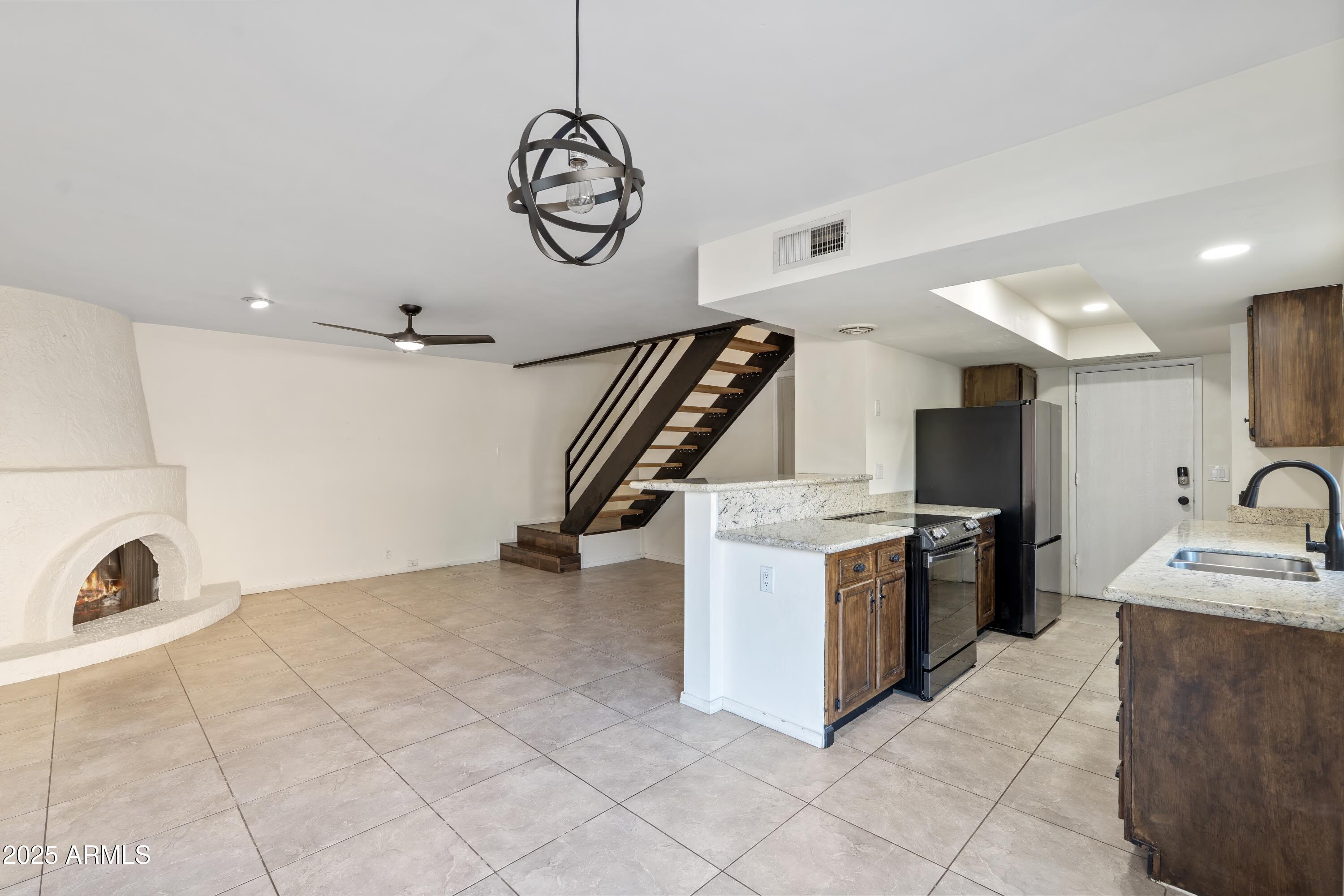 10420 North 11th Street, Unit 3 Phoenix, AZ 85020 - Photo 11 of 33 Dining & Kitchen